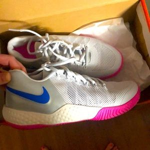 Nike women’s tennis shoes